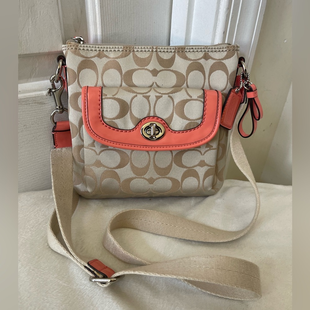 Coach Park Signature Swingpack crossbody EUC
